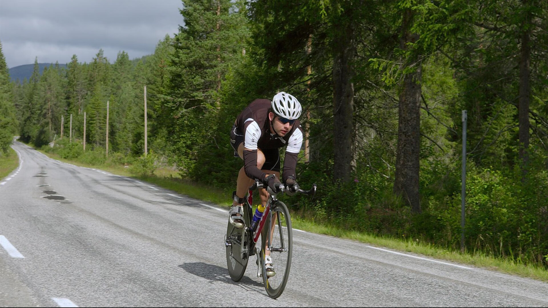 冰岛奇迹启示录，当恩佐式接管成为弱者的终极武器